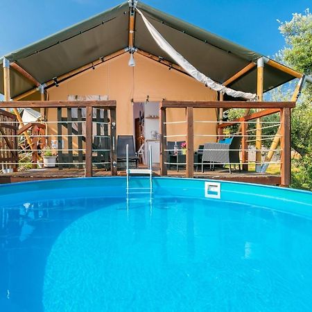 Prima Insula Glamping Hotel Brusici Exterior photo