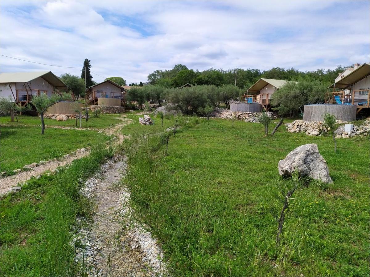 Prima Insula Glamping Hotel Brusici Exterior photo