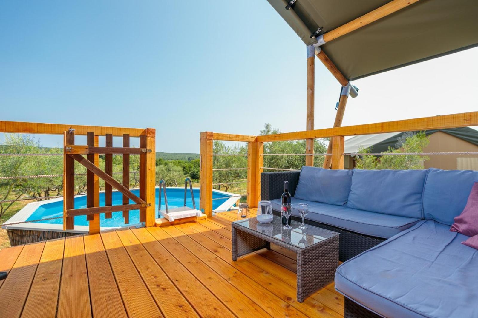 Prima Insula Glamping Hotel Brusici Exterior photo